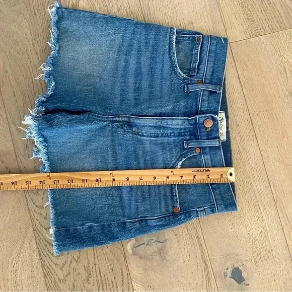 Madewell High-Rise Denim Shorts in Malden Wash Size 25 $69 - Picture 5 of 8